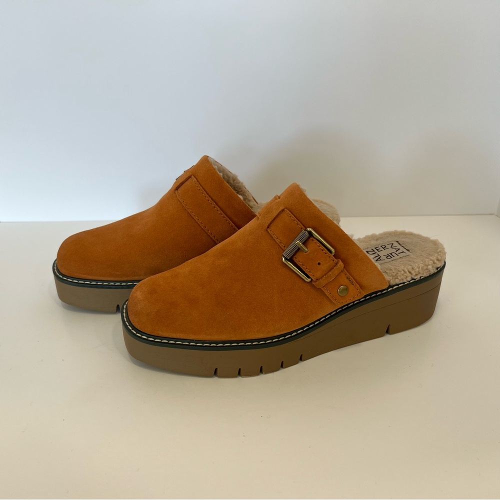 Butterscotch Naturalizer Suede Sherpa lined Clogs. Size 8.5